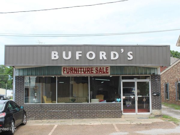 125 N Market Street, Holly Springs, MS 38635
