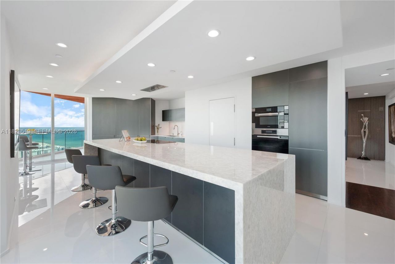 300 S Pointe Dr, Unit 3405, Miami Beach, FL 33139 Photo