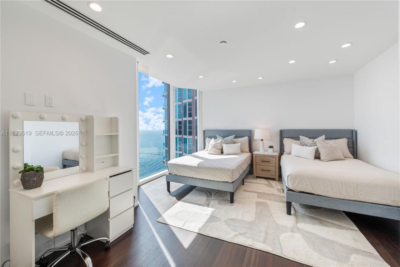 300 S Pointe Dr, Unit 3405, Miami Beach, FL 33139 Photo