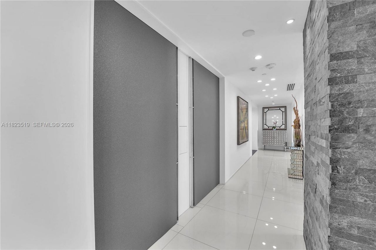 300 S Pointe Dr, Unit 3405, Miami Beach, FL 33139 Photo