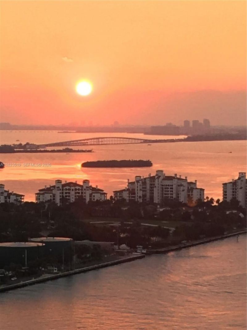 300 S Pointe Dr, Unit 3405, Miami Beach, FL 33139 Photo