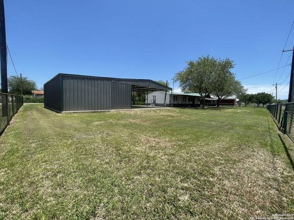 207 S Edwards, Charlotte, TX 78011