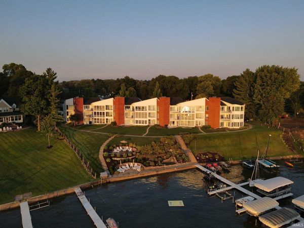 10660 N South Shore Drive, Unit D-1, Syracuse, IN 46567