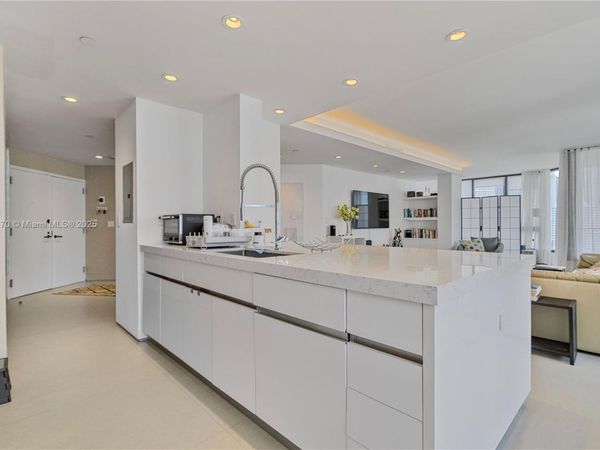 520 Brickell Key Dr, Unit A1421, Miami, FL 33131