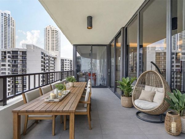 520 Brickell Key Dr, Unit A1421, Miami, FL 33131