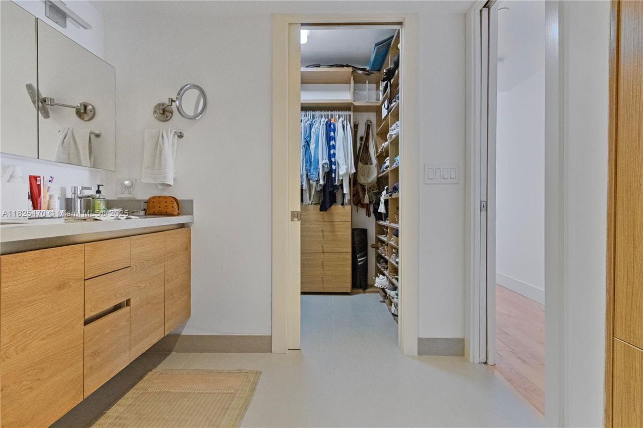 520 Brickell Key Dr, Unit A1421, Miami, FL 33131 Photo