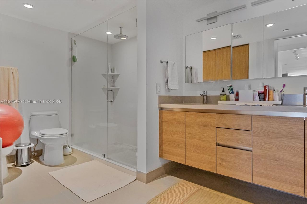 520 Brickell Key Dr, Unit A1421, Miami, FL 33131 Photo