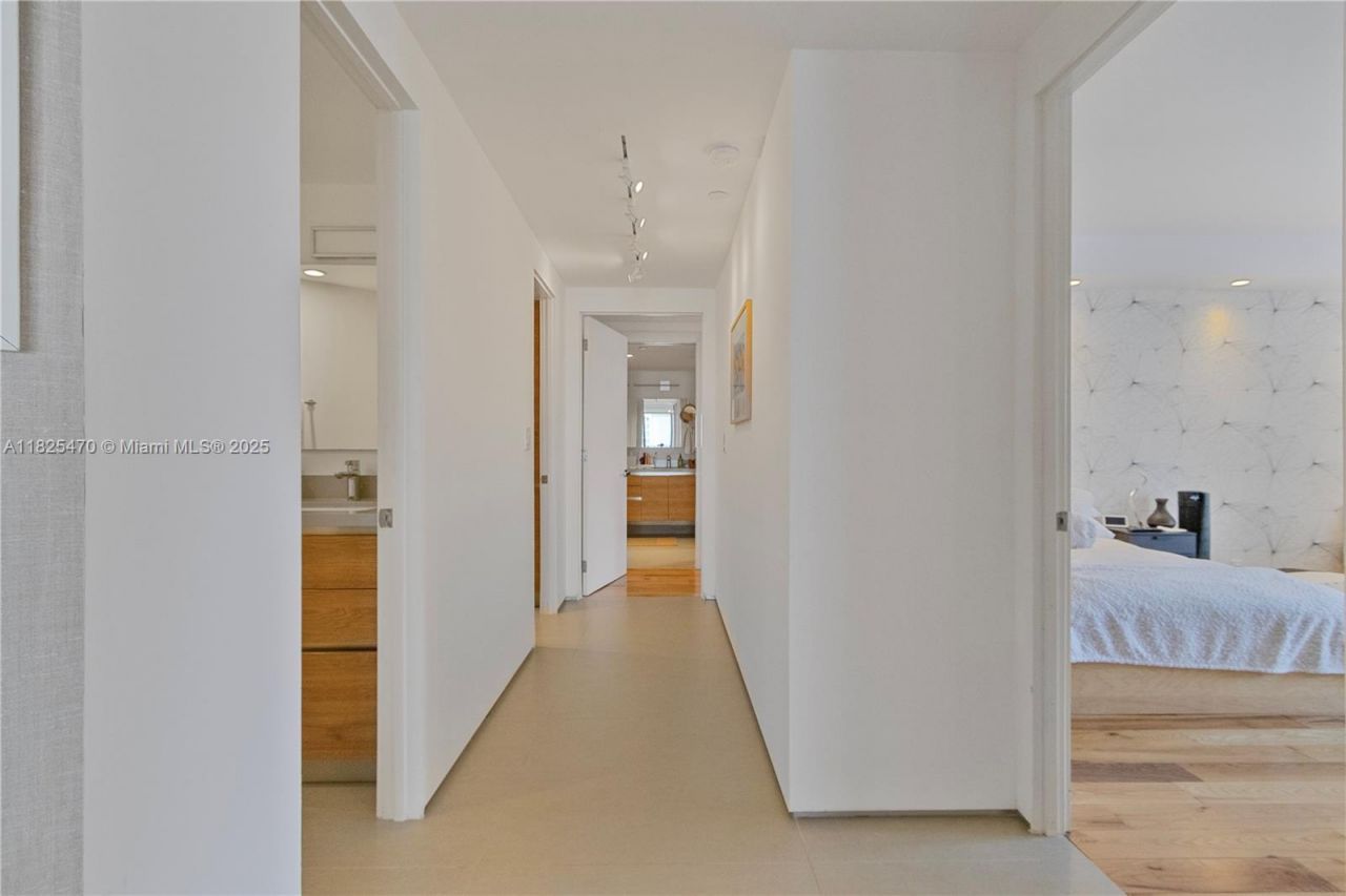 520 Brickell Key Dr, Unit A1421, Miami, FL 33131 Photo