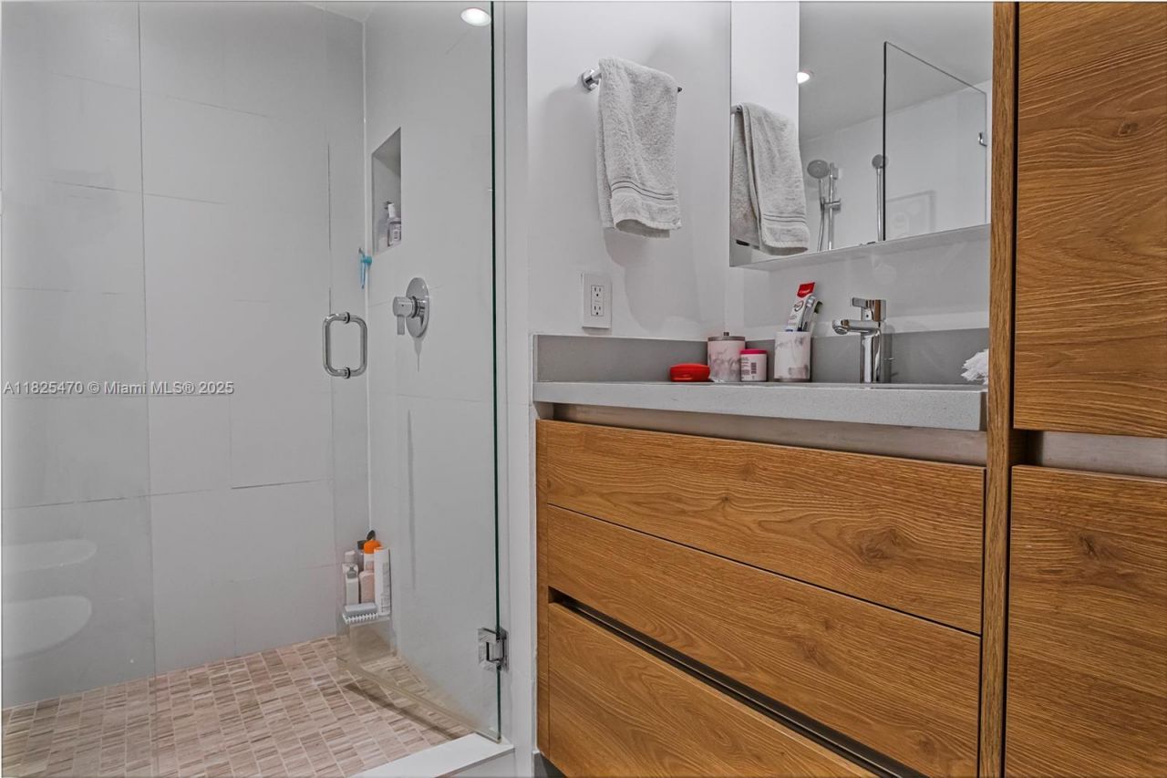 520 Brickell Key Dr, Unit A1421, Miami, FL 33131 Photo