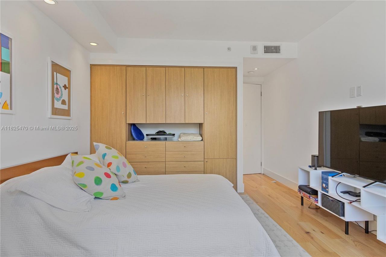 520 Brickell Key Dr, Unit A1421, Miami, FL 33131 Photo