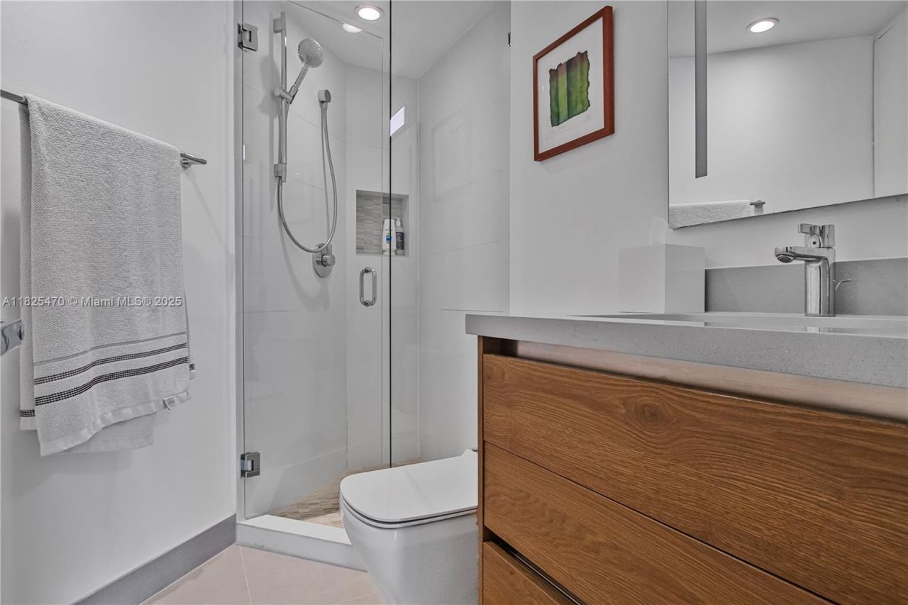 520 Brickell Key Dr, Unit A1421, Miami, FL 33131 Photo