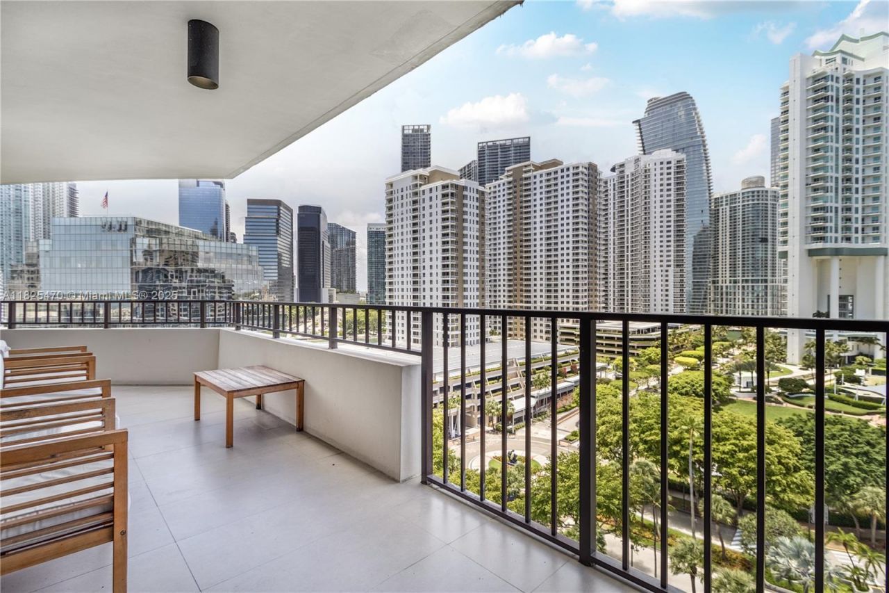 520 Brickell Key Dr, Unit A1421, Miami, FL 33131 Photo