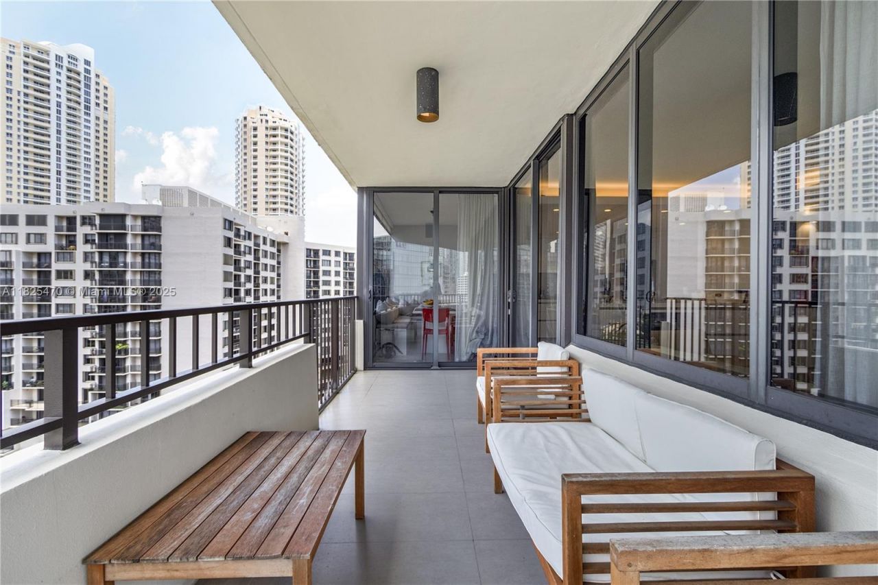 520 Brickell Key Dr, Unit A1421, Miami, FL 33131 Photo