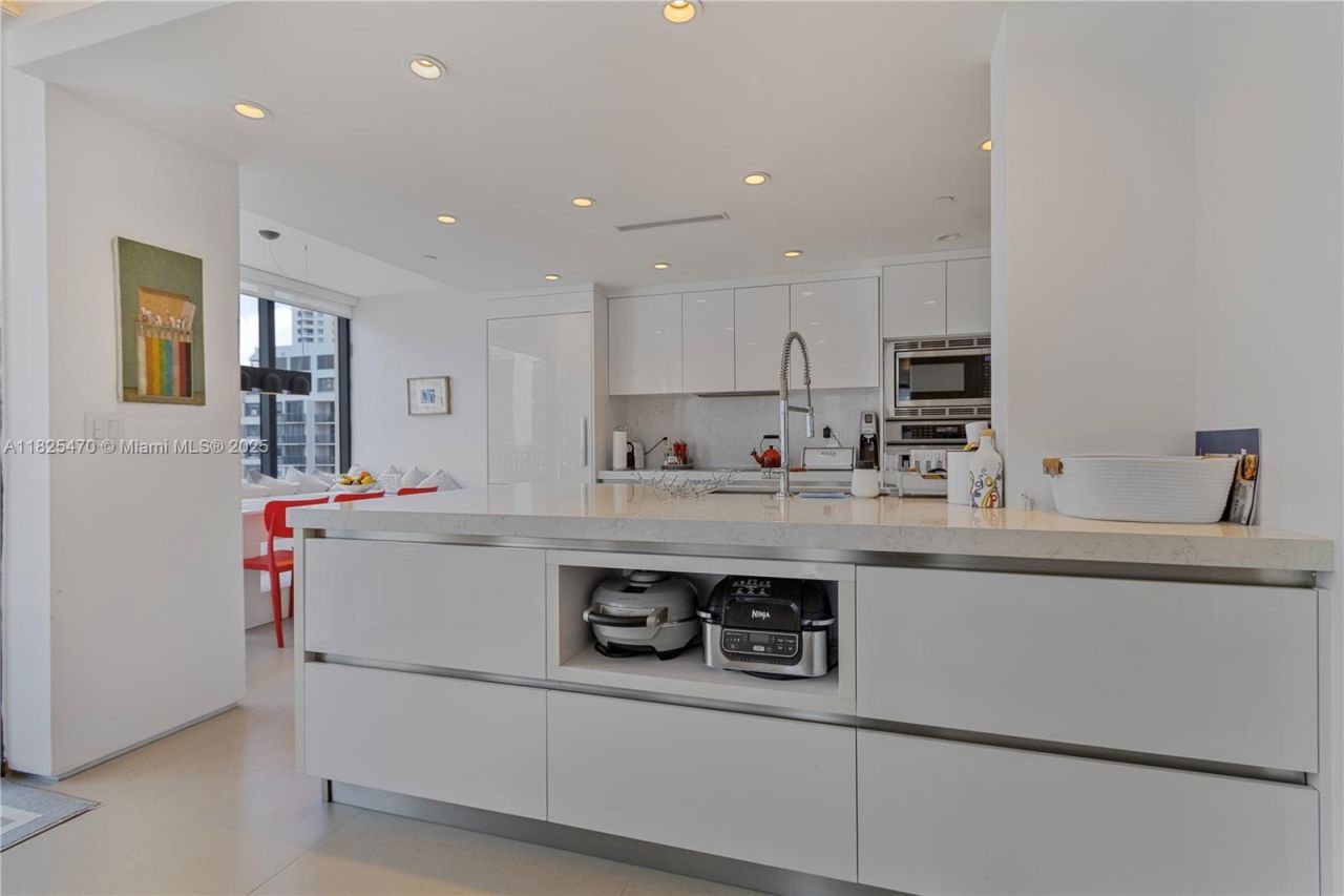 520 Brickell Key Dr, Unit A1421, Miami, FL 33131 Photo