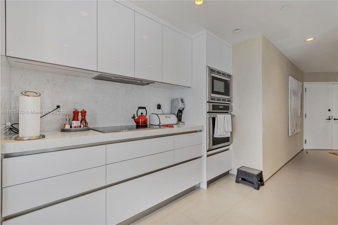 520 Brickell Key Dr, Unit A1421, Miami, FL 33131 Photo