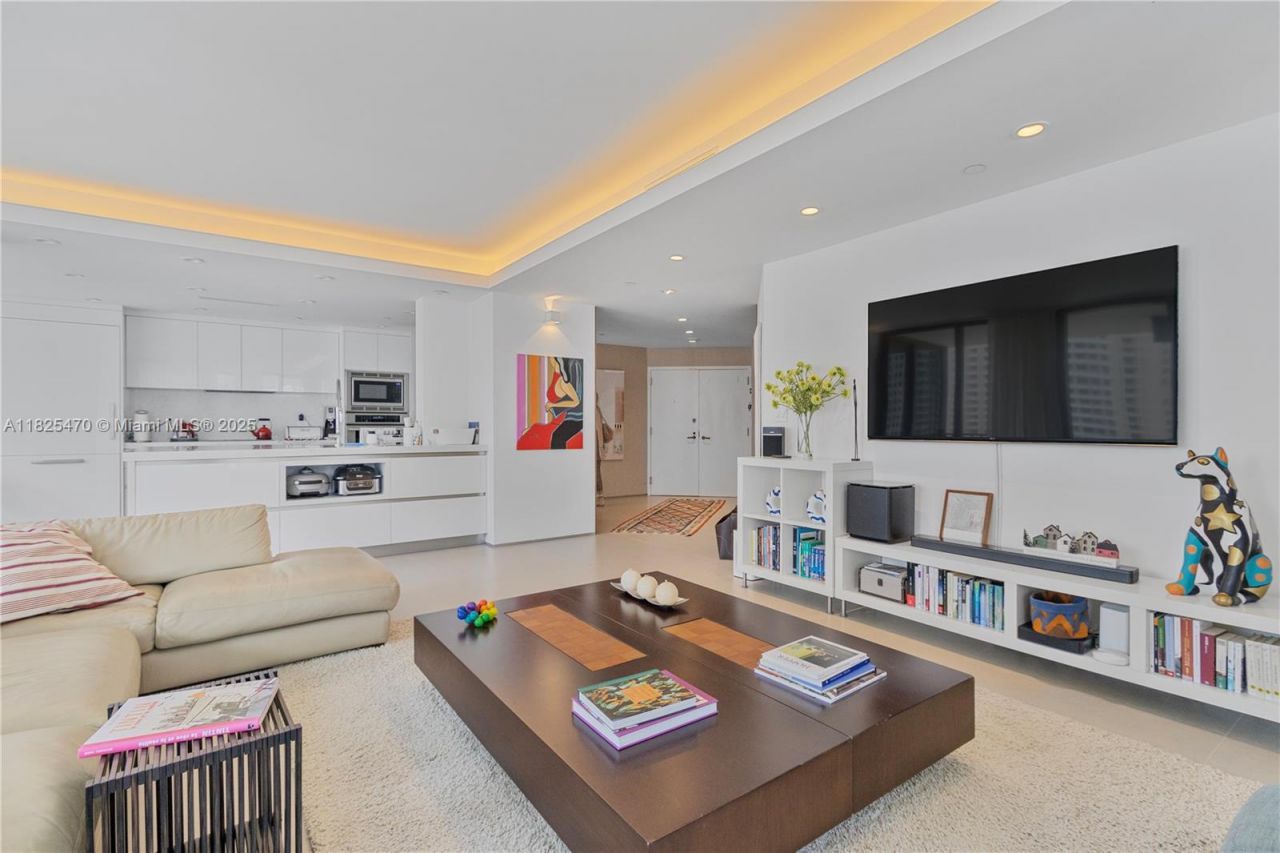 520 Brickell Key Dr, Unit A1421, Miami, FL 33131 Photo