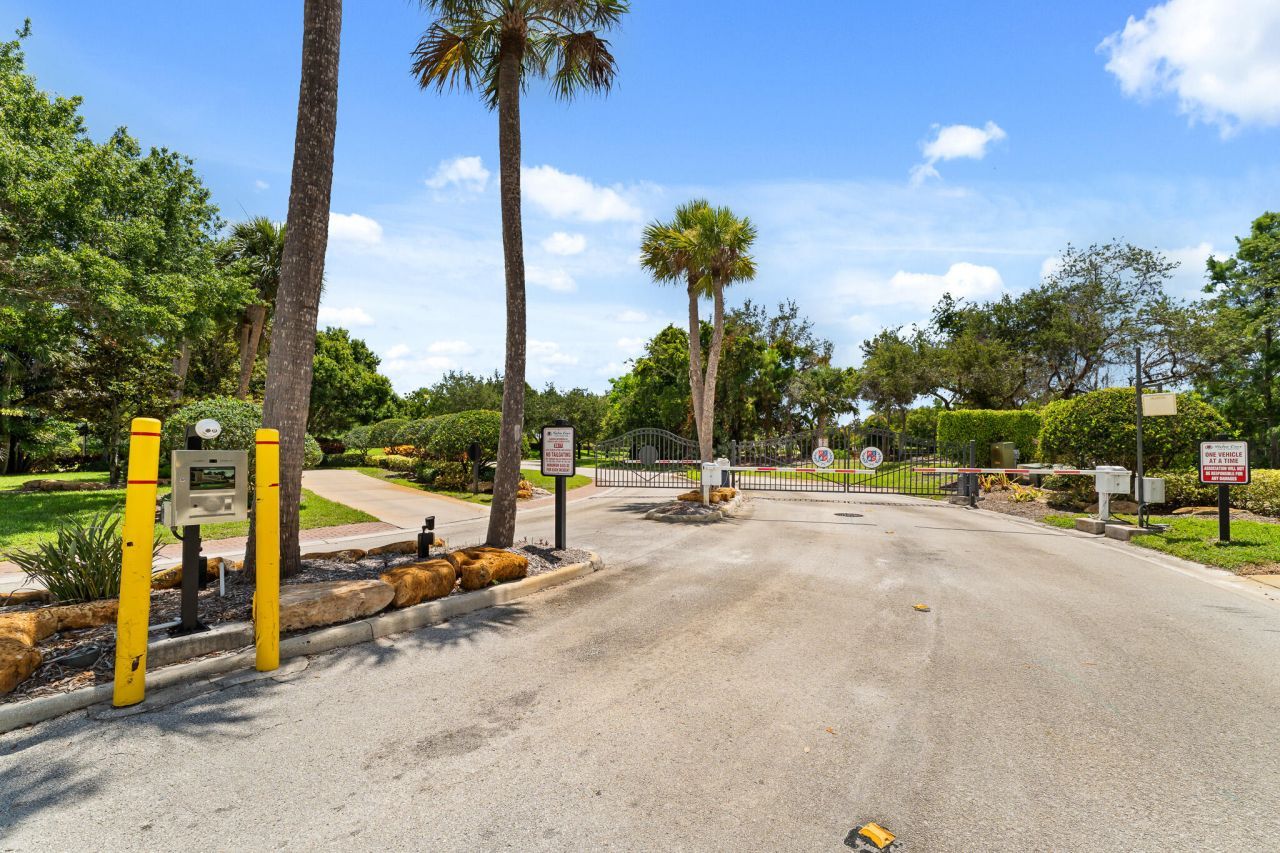 879 SW Pebble Lane, Palm City, FL 34990 Photo