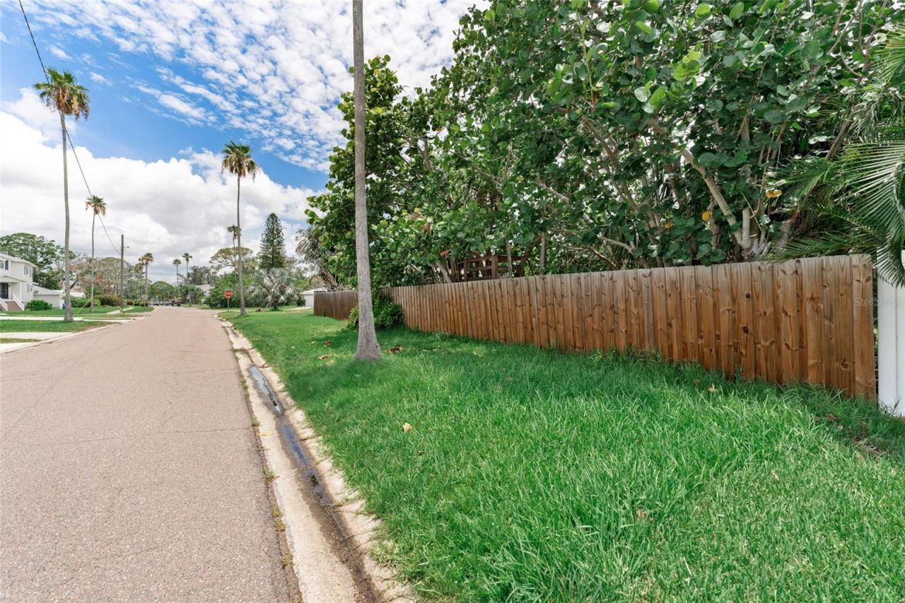 1580 Arizona Ave Ne, Saint Petersburg, FL 33703 Photo