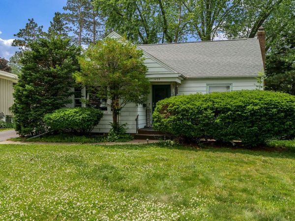 1422 S Burchard Avenue, Freeport, IL 61032