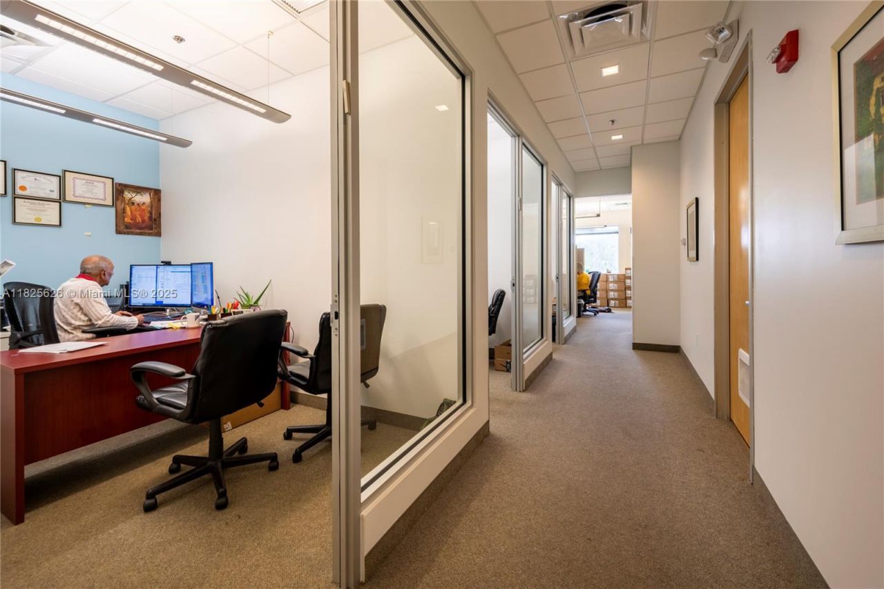 1095 NW Broken Sound Pkwy Nw, Boca Raton, FL 33487 Photo