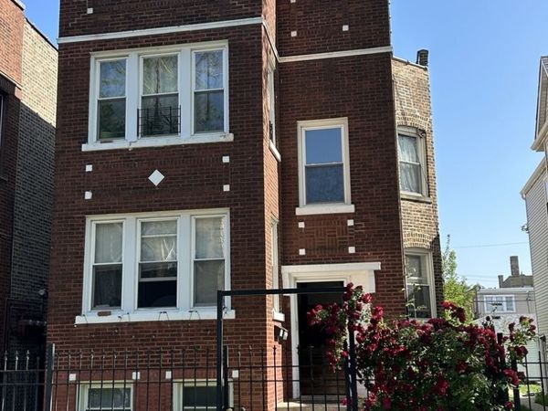 3247 W Berteau Avenue, Chicago, IL 60618