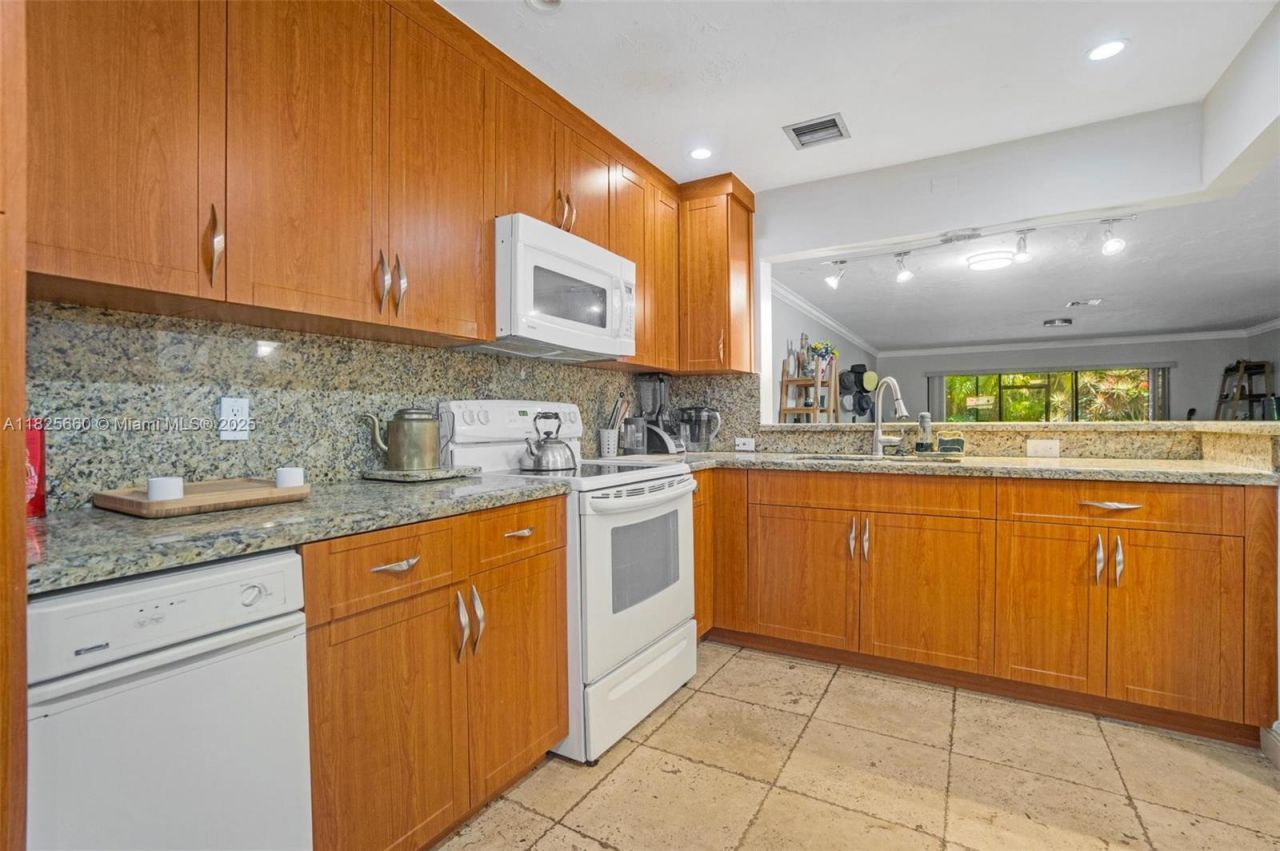 3538 Estepona Ave, Unit D-2, Doral, FL 33178 Photo