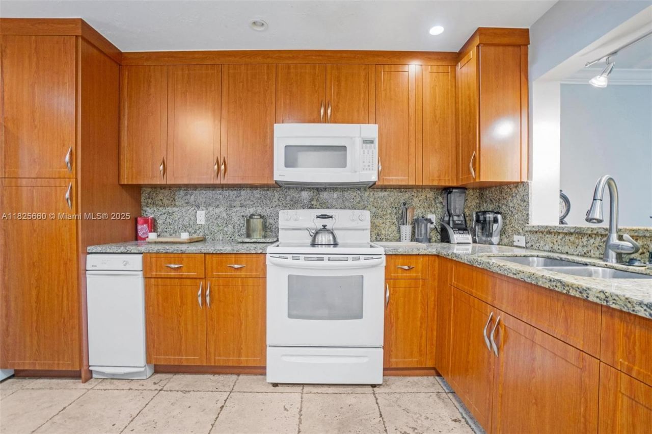 3538 Estepona Ave, Unit D-2, Doral, FL 33178 Photo