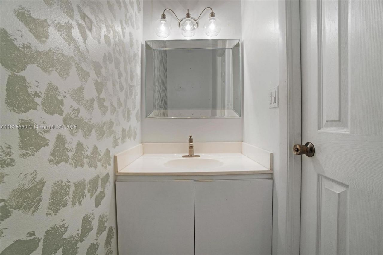 3538 Estepona Ave, Unit D-2, Doral, FL 33178 Photo