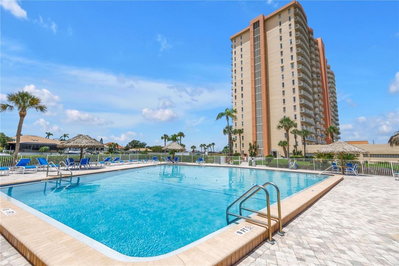 4900 Brittany Drive S, Unit 611, Saint Petersburg, FL 33715 Photo