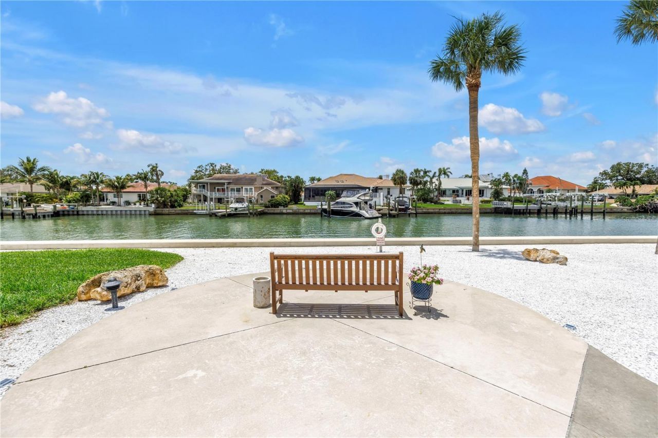 4900 Brittany Drive S, Unit 611, Saint Petersburg, FL 33715 Photo