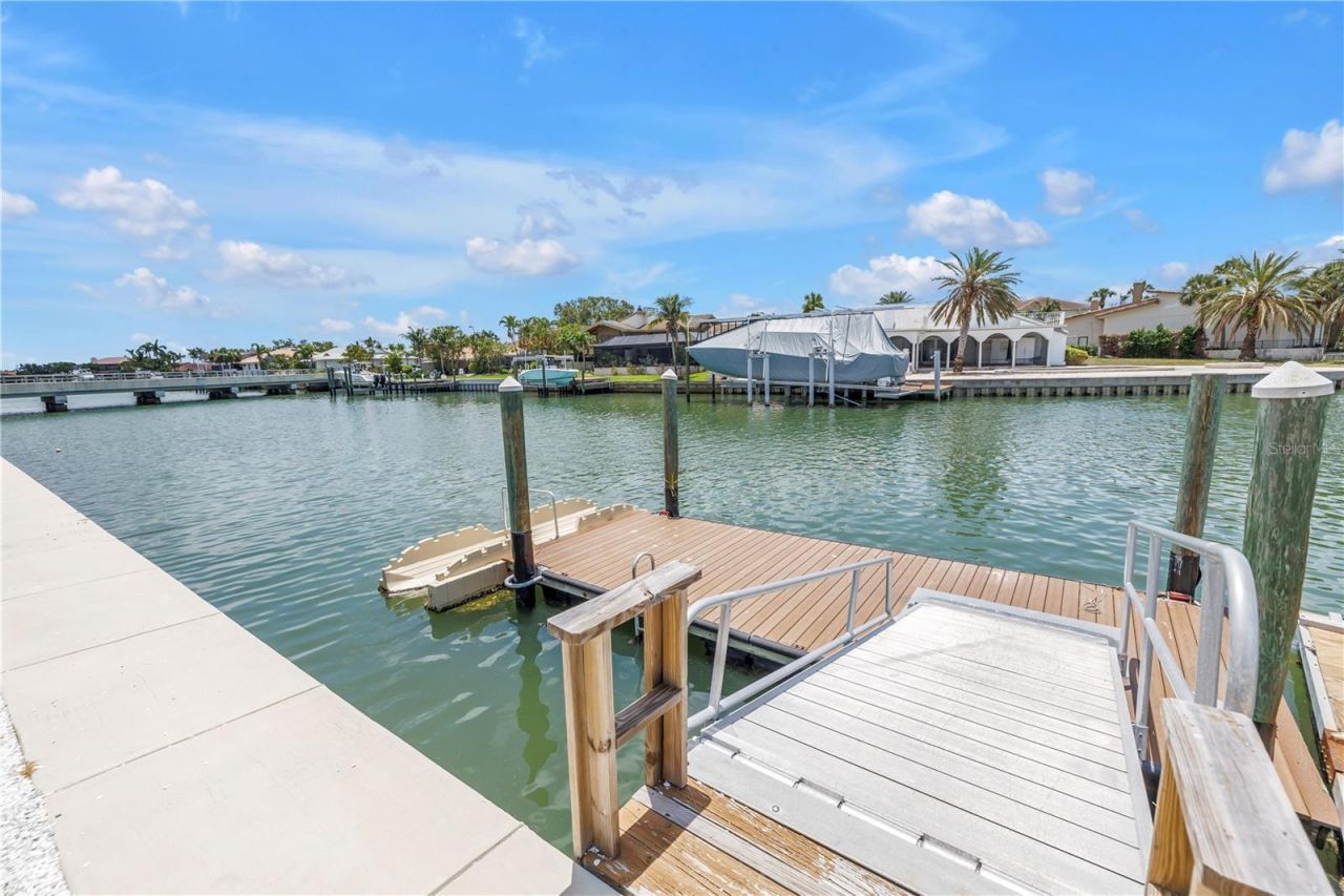 4900 Brittany Drive S, Unit 611, Saint Petersburg, FL 33715 Photo