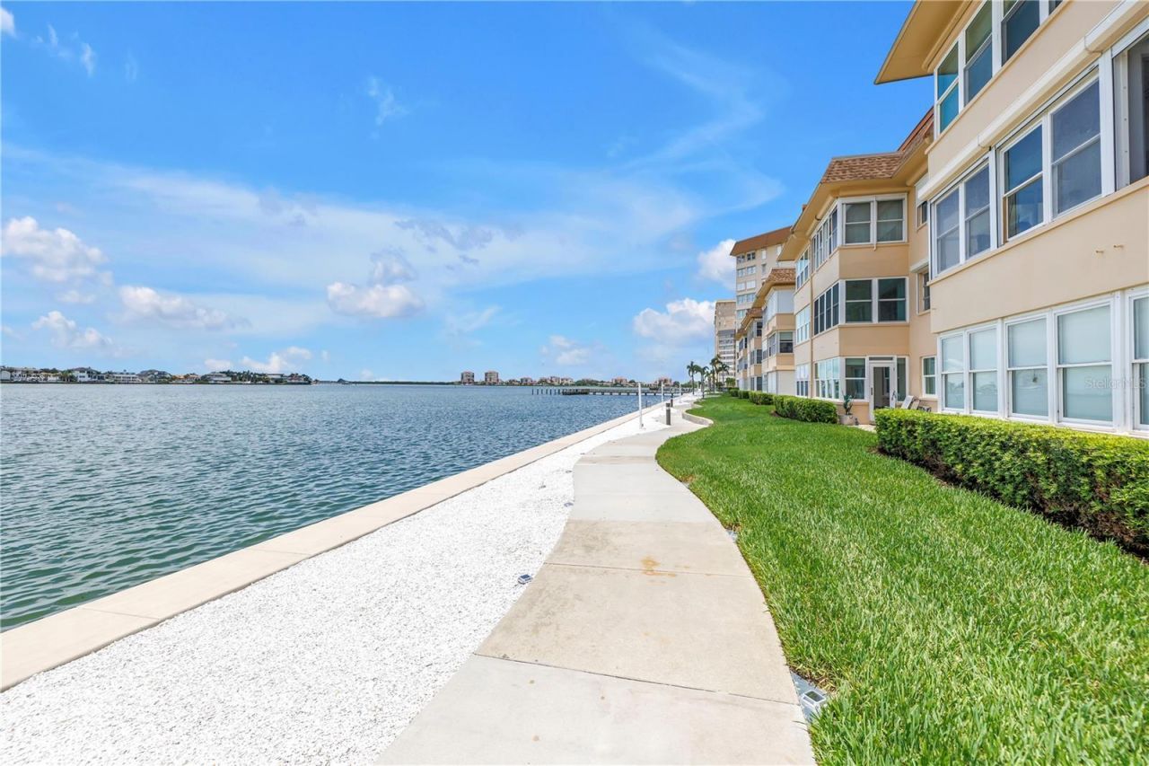 4900 Brittany Drive S, Unit 611, Saint Petersburg, FL 33715 Photo