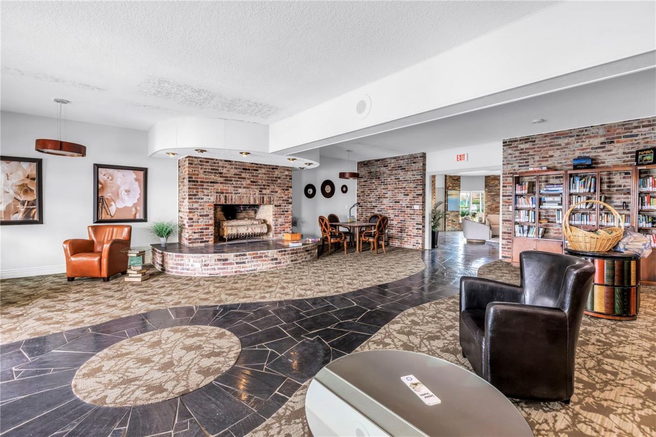 4900 Brittany Drive S, Unit 611, Saint Petersburg, FL 33715 Photo