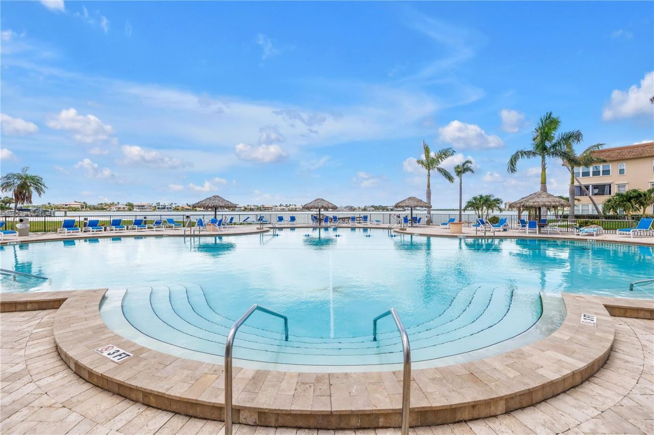 4900 Brittany Drive S, Unit 611, Saint Petersburg, FL 33715 Photo