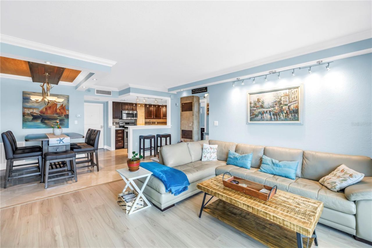 4900 Brittany Drive S, Unit 611, Saint Petersburg, FL 33715 Photo