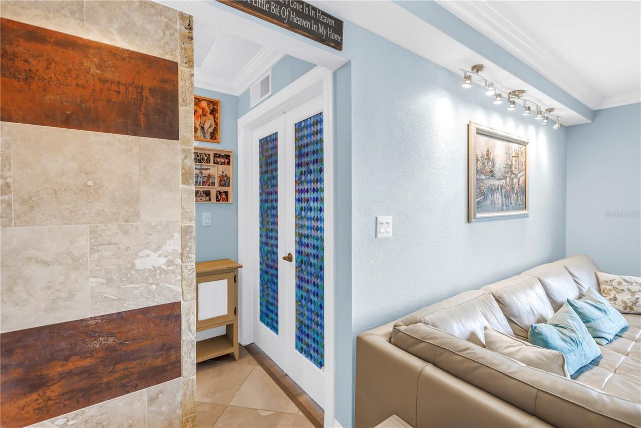 4900 Brittany Drive S, Unit 611, Saint Petersburg, FL 33715 Photo