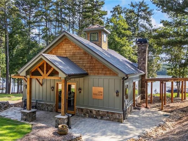 1132 N Edgewater Trail, Toccoa, GA 30577