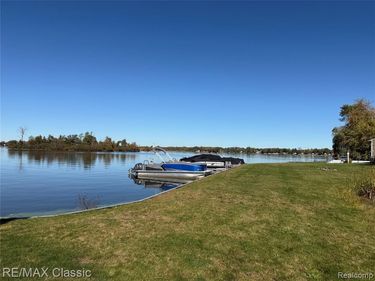 3482 Ponemah Drive, Fenton, MI 48430