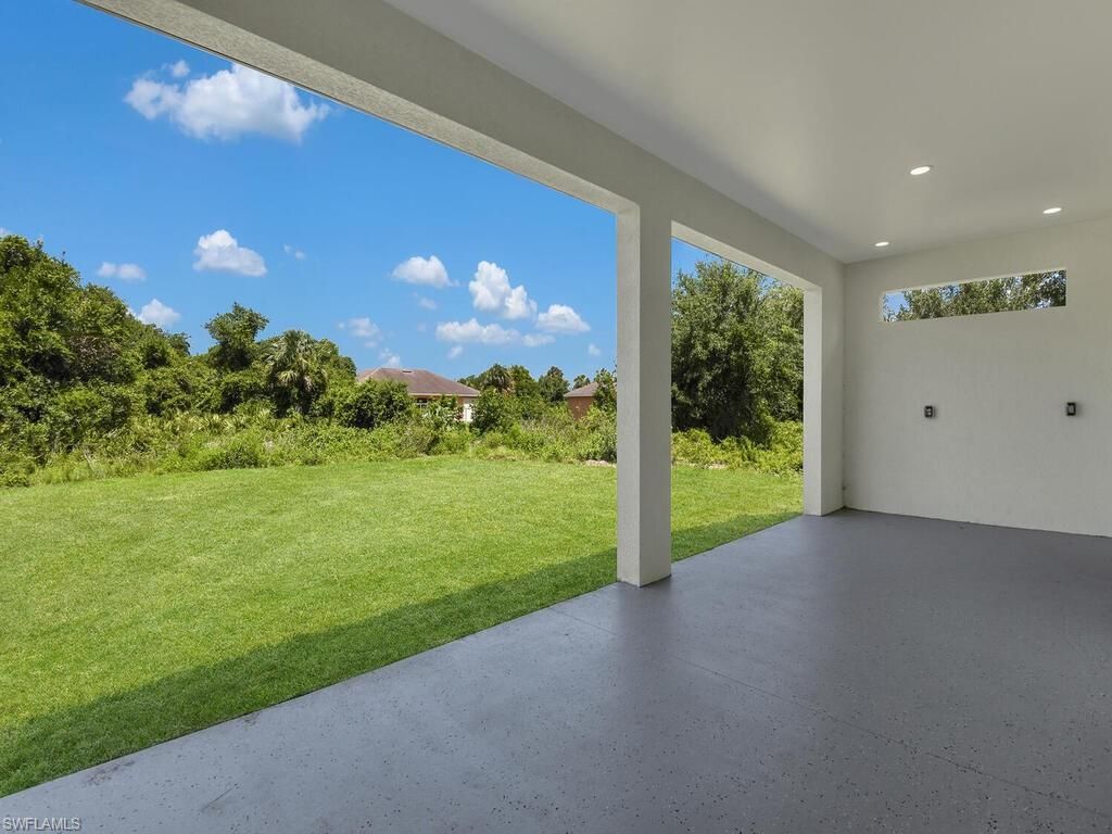 611 Lincoln Ave, Lehigh Acres, FL 33972 Photo