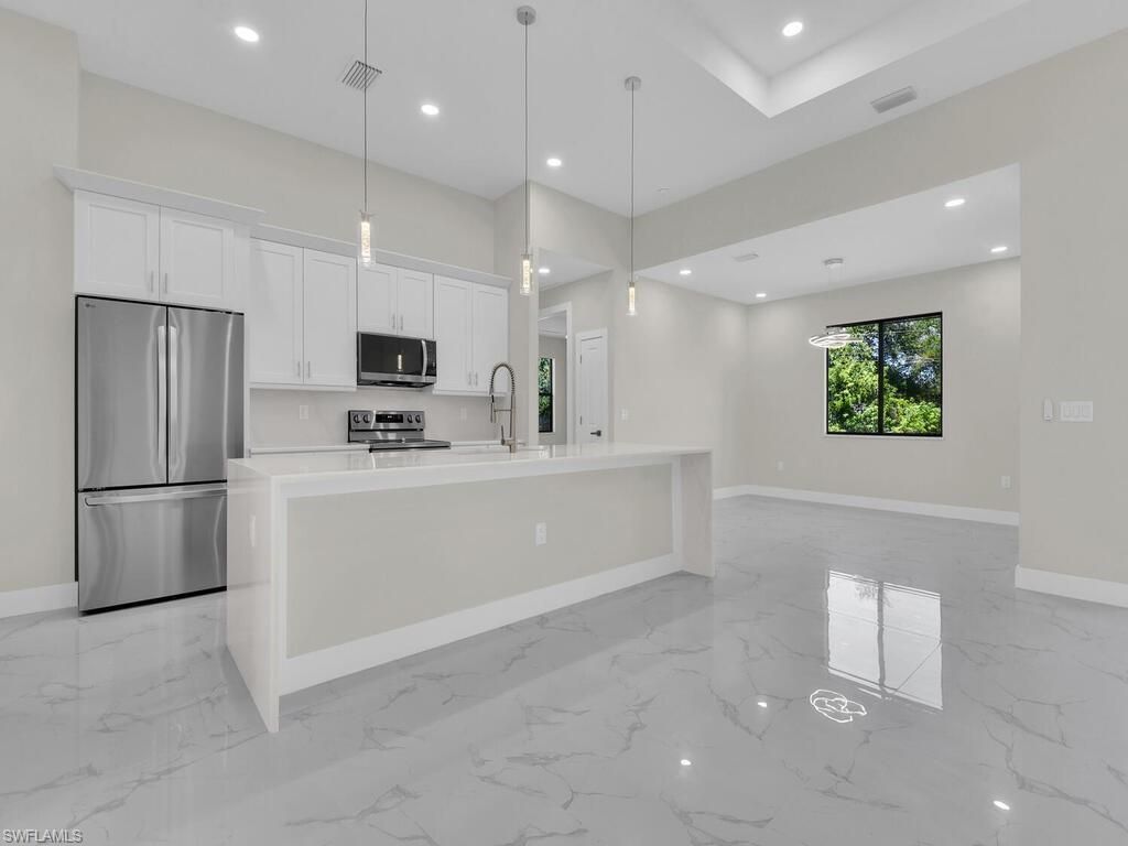 611 Lincoln Ave, Lehigh Acres, FL 33972 Photo