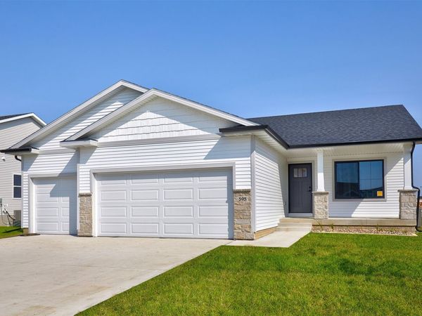595 NW Compass Avenue, Waukee, IA 50263