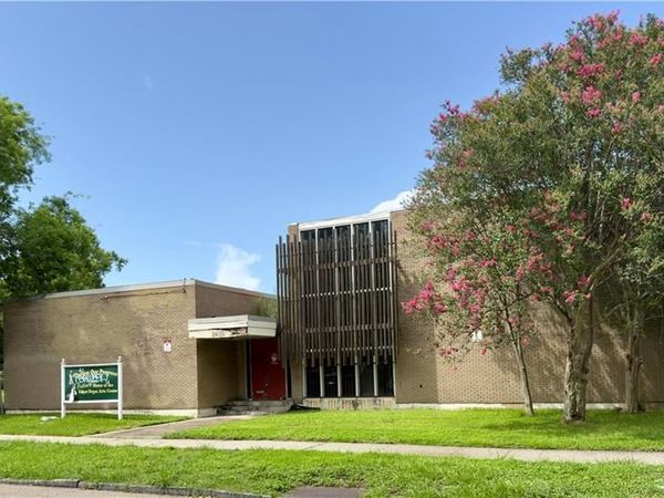 2401 ESPLANADE Avenue, New Orleans, LA 70119