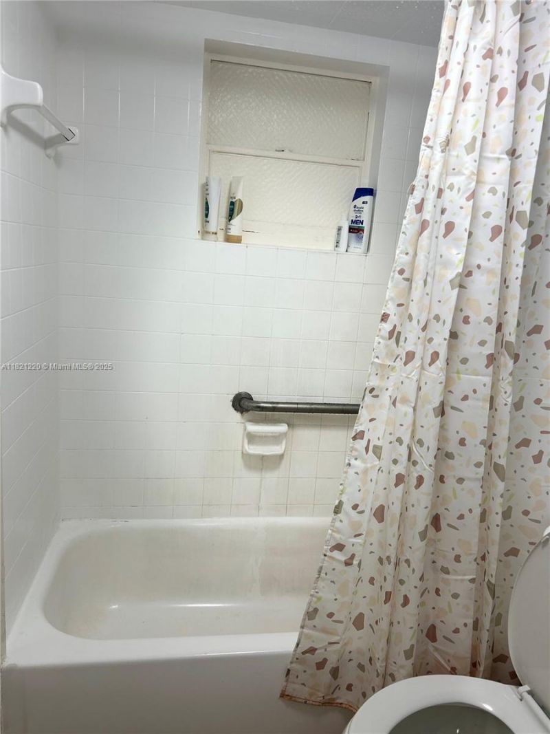 1630 W 46th St, Unit 511C, Hialeah, FL 33012 Photo