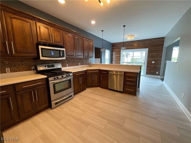 3217 Deborah Court, Uniontown, OH 44685 Photo 8