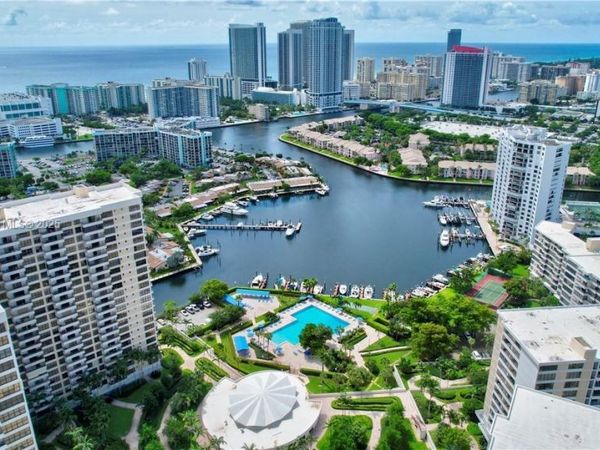 2500 Parkview Dr, Unit 405, Hallandale Beach, FL 33009