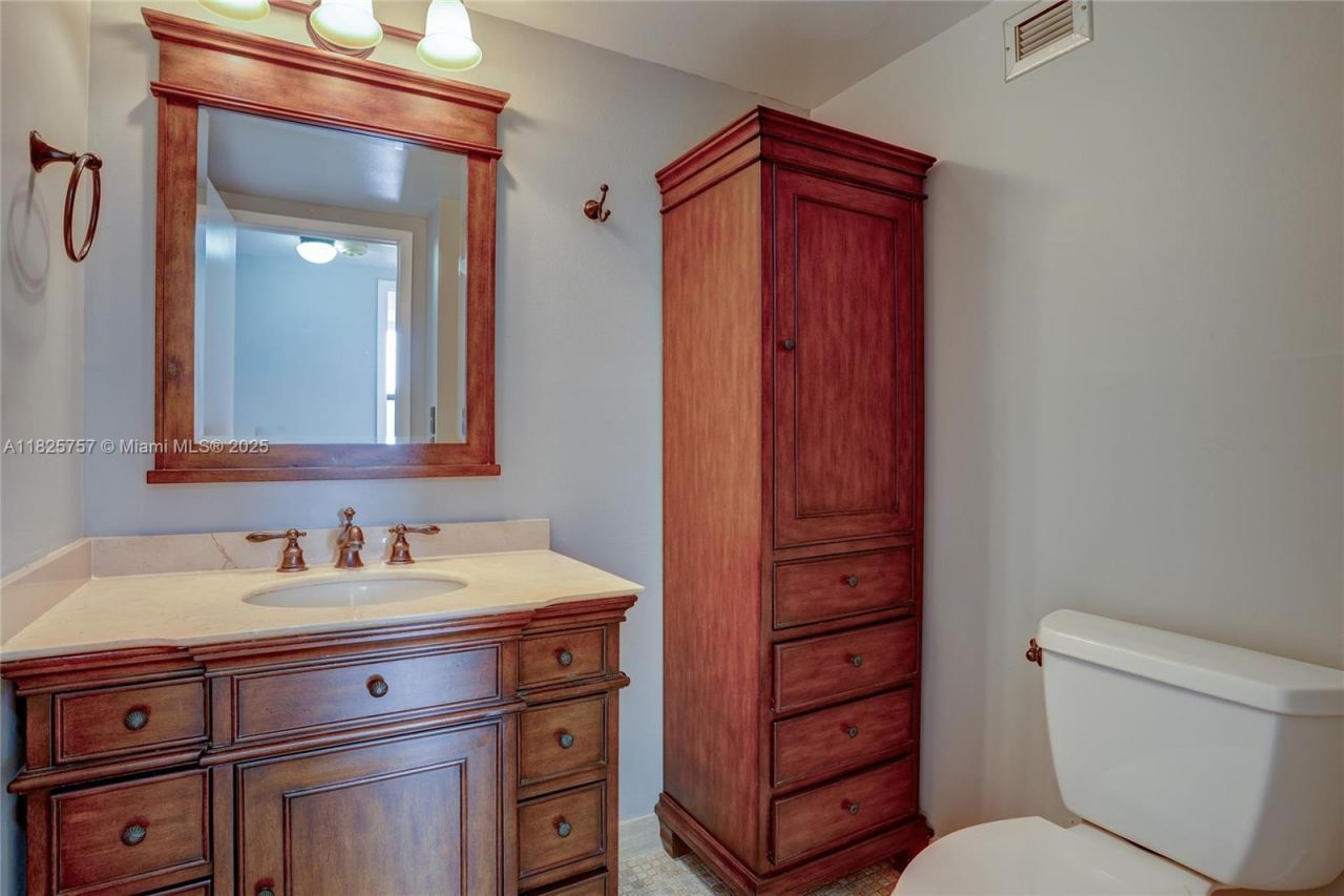 2500 Parkview Dr, Unit 405, Hallandale Beach, FL 33009 Photo