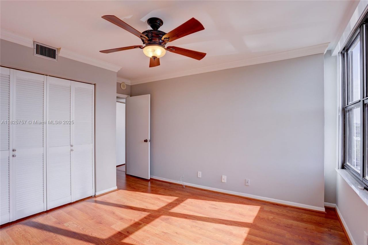 2500 Parkview Dr, Unit 405, Hallandale Beach, FL 33009 Photo