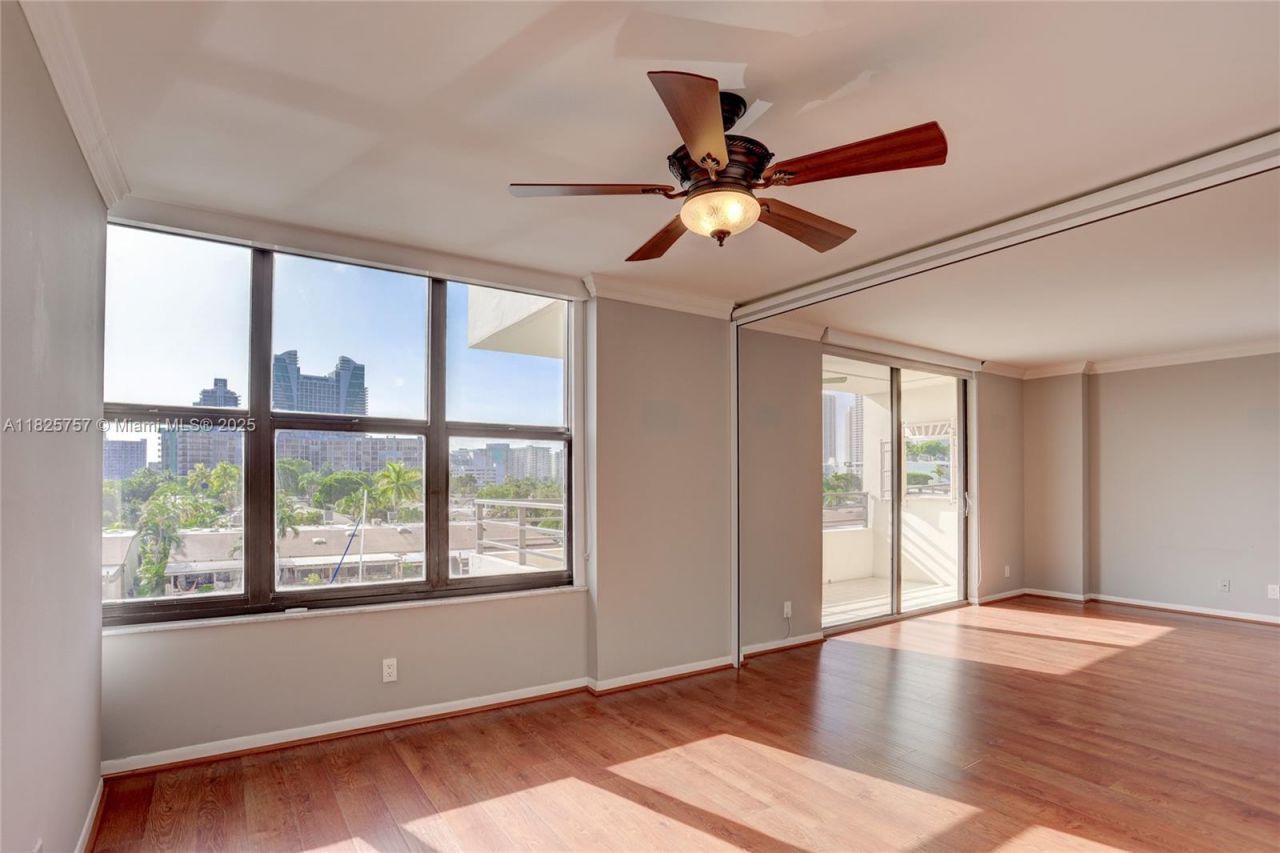 2500 Parkview Dr, Unit 405, Hallandale Beach, FL 33009 Photo