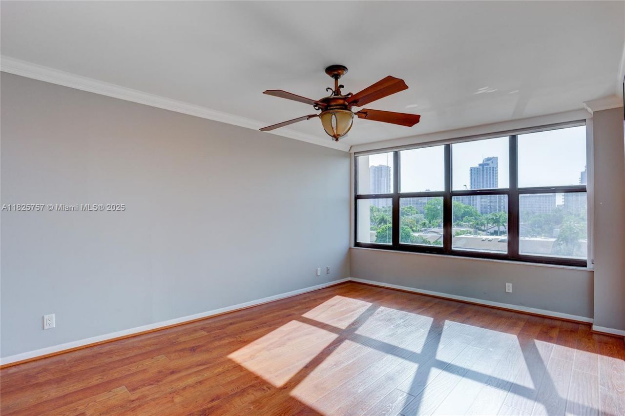 2500 Parkview Dr, Unit 405, Hallandale Beach, FL 33009 Photo