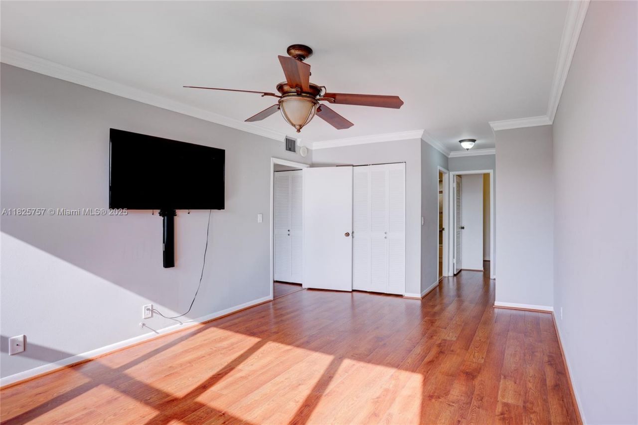 2500 Parkview Dr, Unit 405, Hallandale Beach, FL 33009 Photo